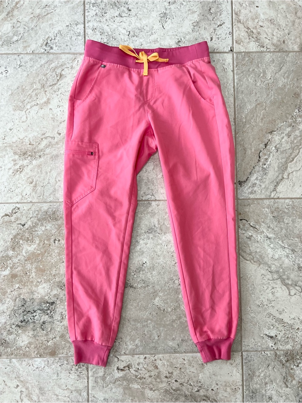 FIGS Zamora Jogger Scrub Pants Limited Edition Neon Pink (PO# 1650), size Small